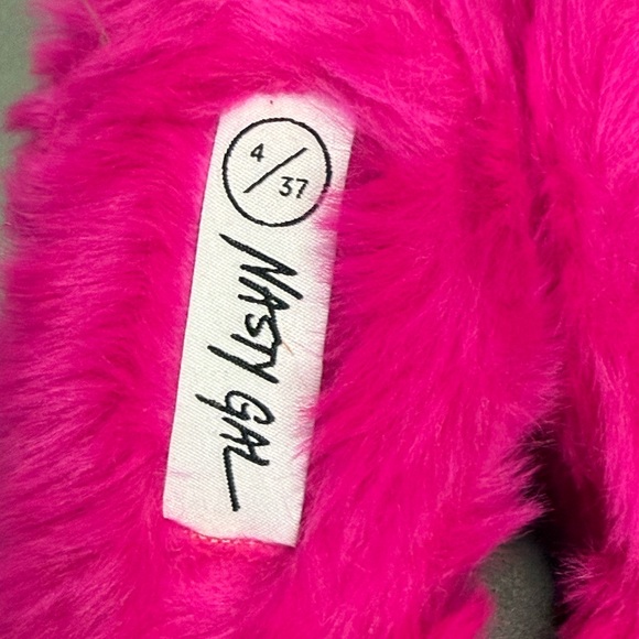 Nasty Gal barbie slippers Sz 4‎